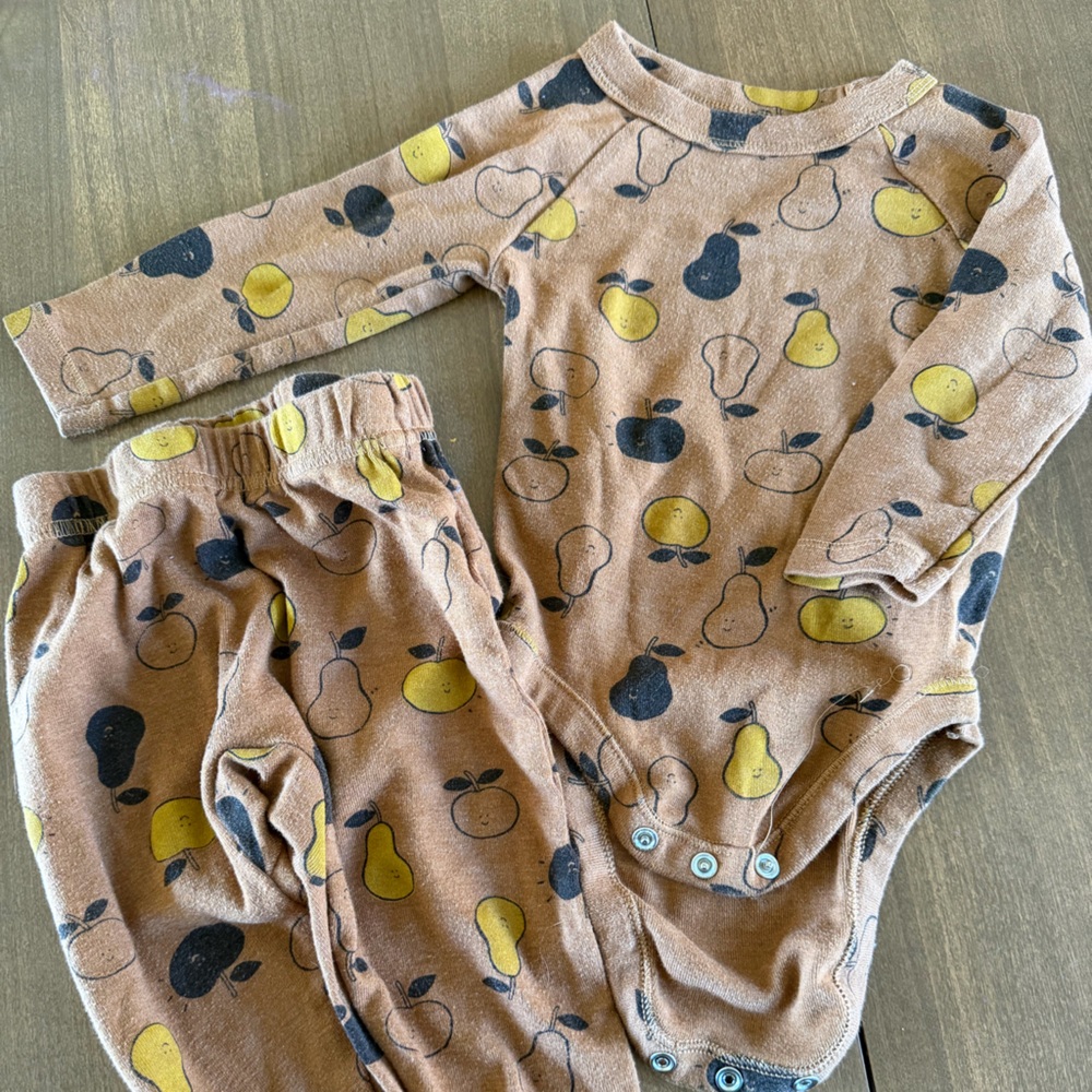 Old Navy Brown, Yellow, Black Fruit Print Kids Matching Set